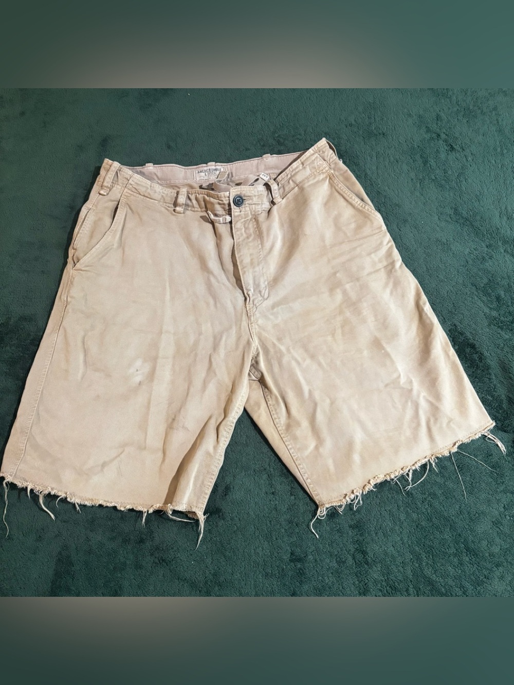 Vintage men’s 34 Abercrombie & Fitch Cut off khaki shorts